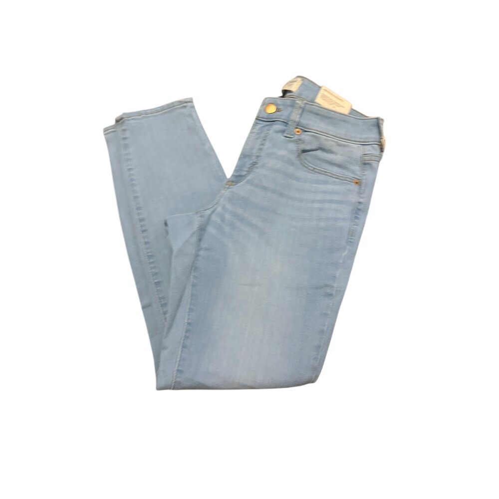 NWT Mid-Rise Light Wash Skinny Jeans